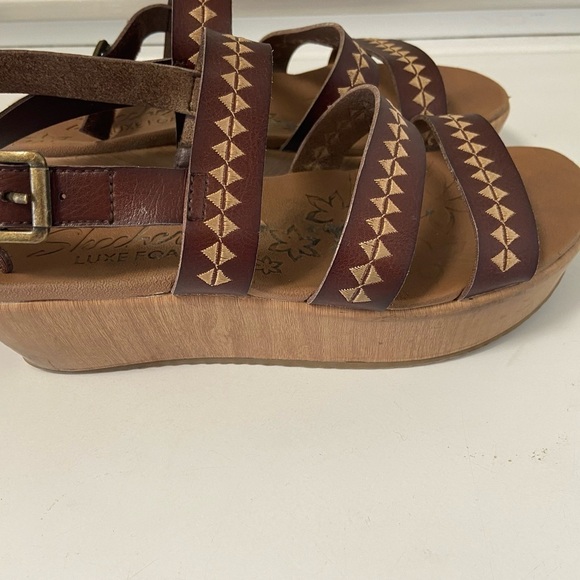 Sketchers, Size 8 brown and cream, Becca, sandals, with diamond Design - Picture 2 of 8